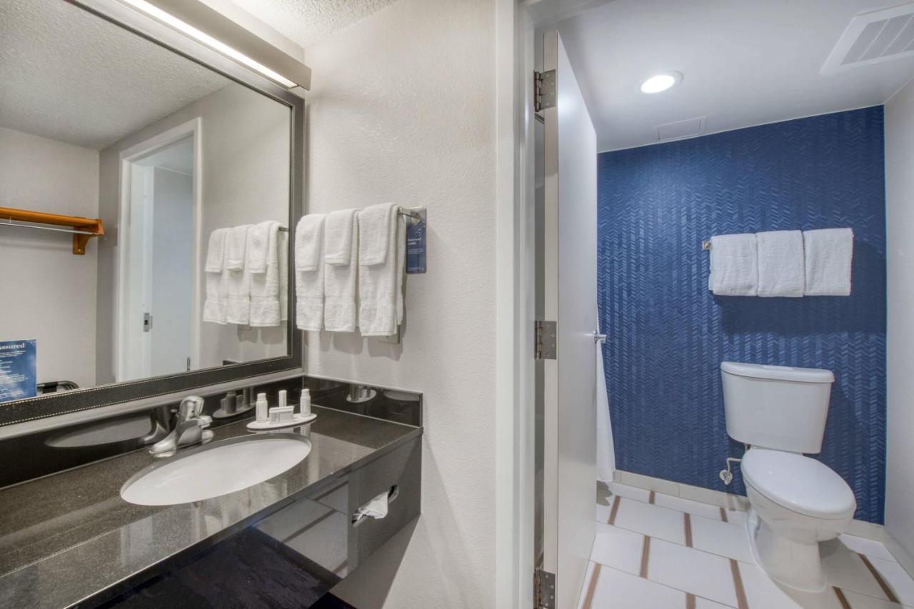 Fairfield Inn & Suites Raleigh Crabtree Valley Екстер'єр фото